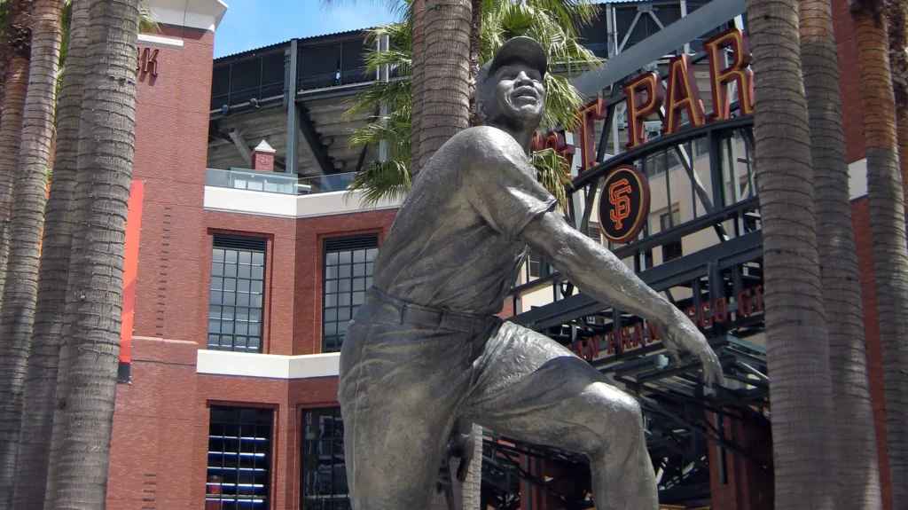 Willie Mays statue.