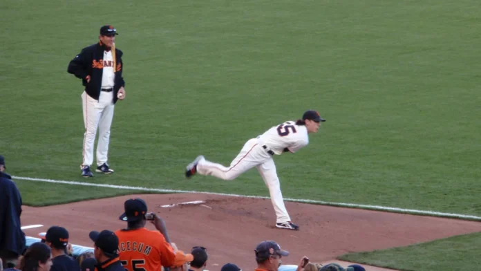 Giants Tim Lincecum throws pitch in the bullpen.