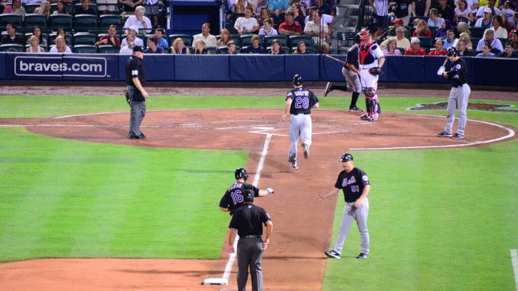 Shutterstock_Braves vs Met_ 79364377 - Gameday Chatter Mets hit a homerun at Turner Field during a game between the Atlanta Braves and New York Mets June 16, 2011 in Atlanta, Georgia.