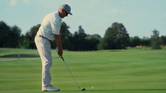 Professional gold player playing golf on the field.