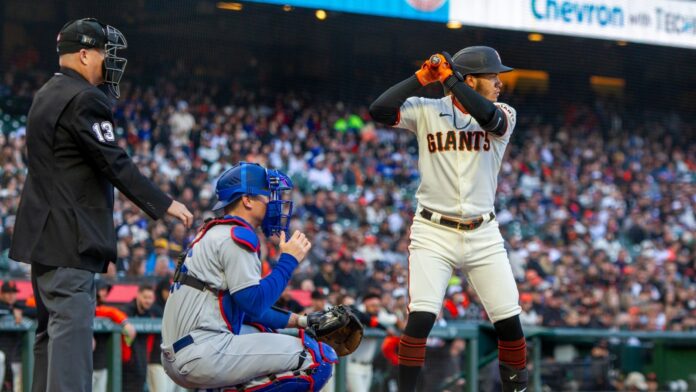 Thairo Estrada in action during a baseball match.