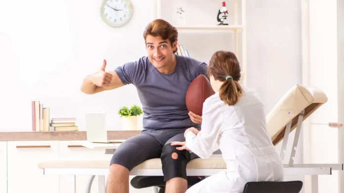 handsome american footbal player visiting female doctor traumato handsome american footbal player visiting female doctor traumato