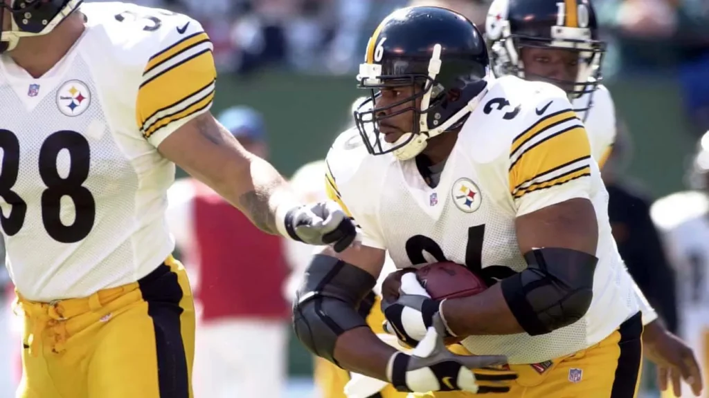 jerome bettis running back for the pittsburgh steelers in game