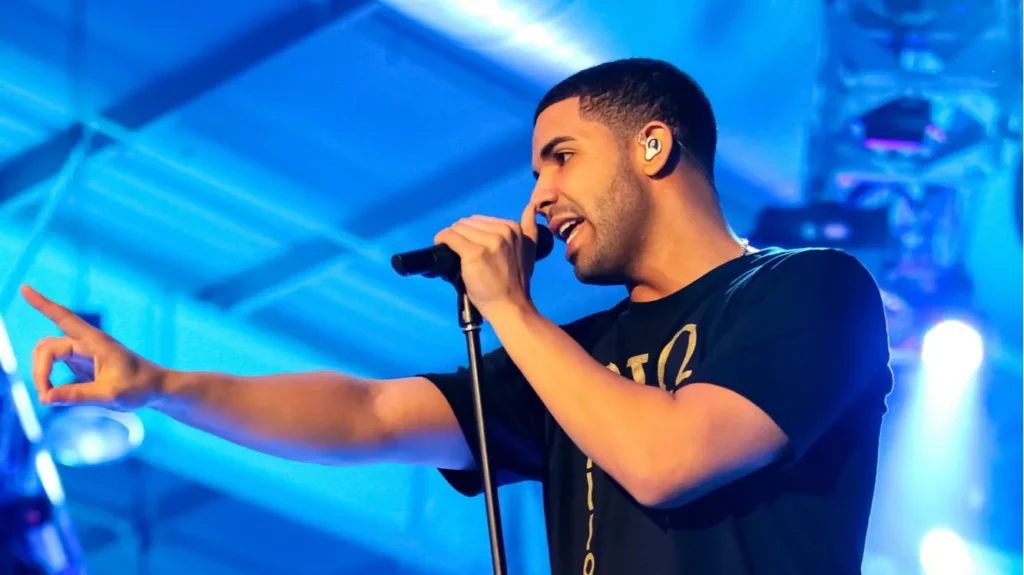 johannesburg south africa  december 09 2011 singer songwriter drake