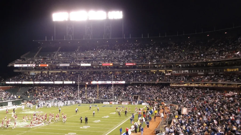 players on both teams run off the field at half