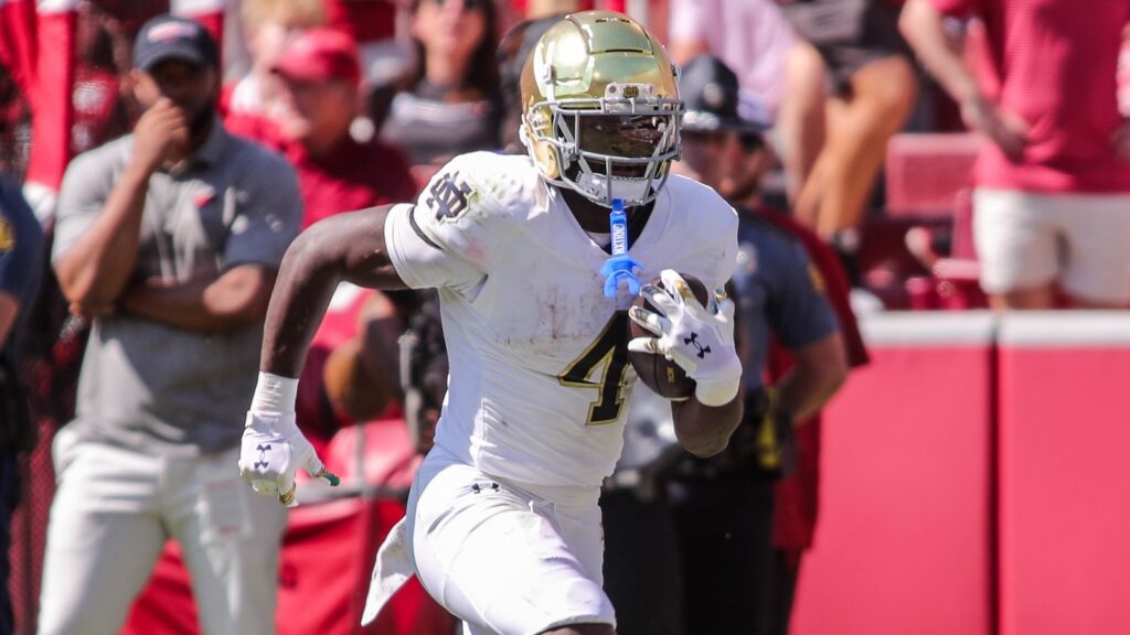 Jeremiyah Love (4) catches a pass and runs for a touchdown