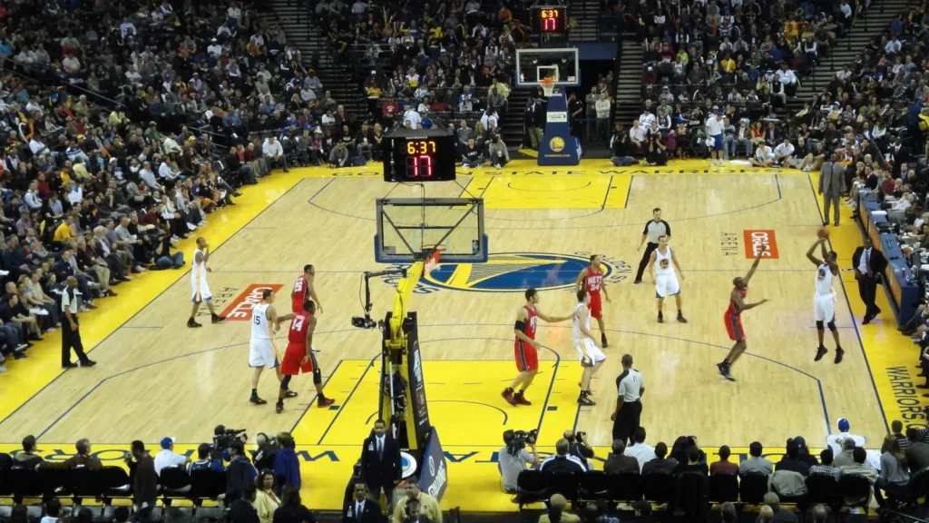 warriors dorell wright shoots a 3 pointer