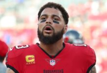 Mike Evans confirms jersey number switch after joining 49ers Mike Evans during an NFL game.