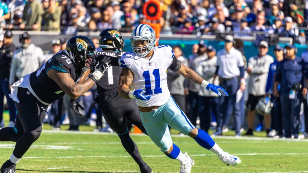 Micah Parsons playing against Jacksonville Jaguars.