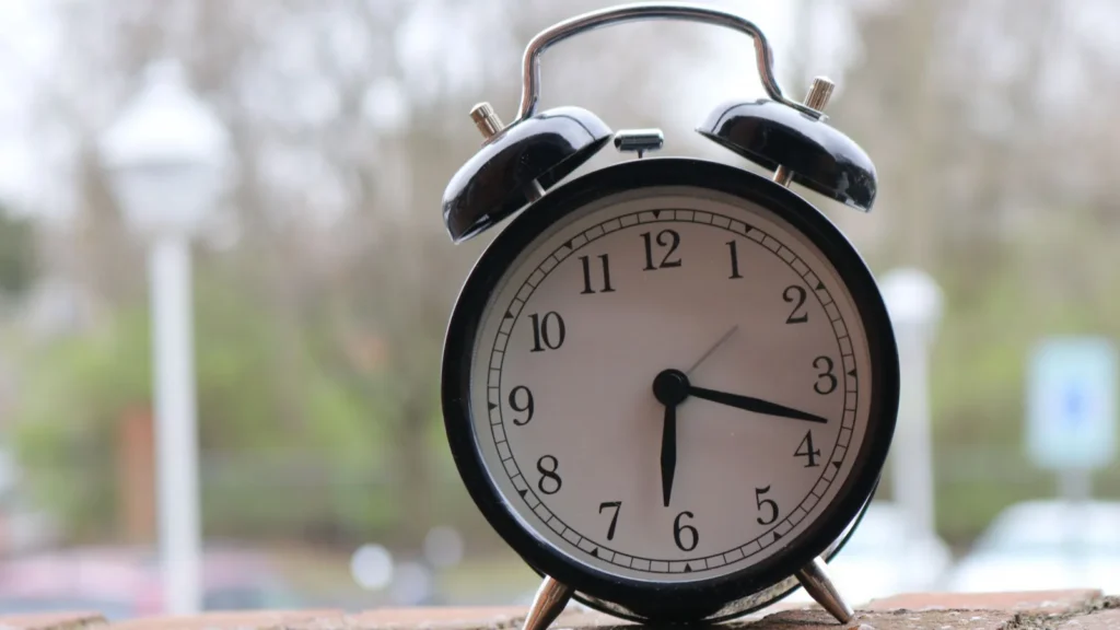 A closeup shot of an alarm on the blurry background