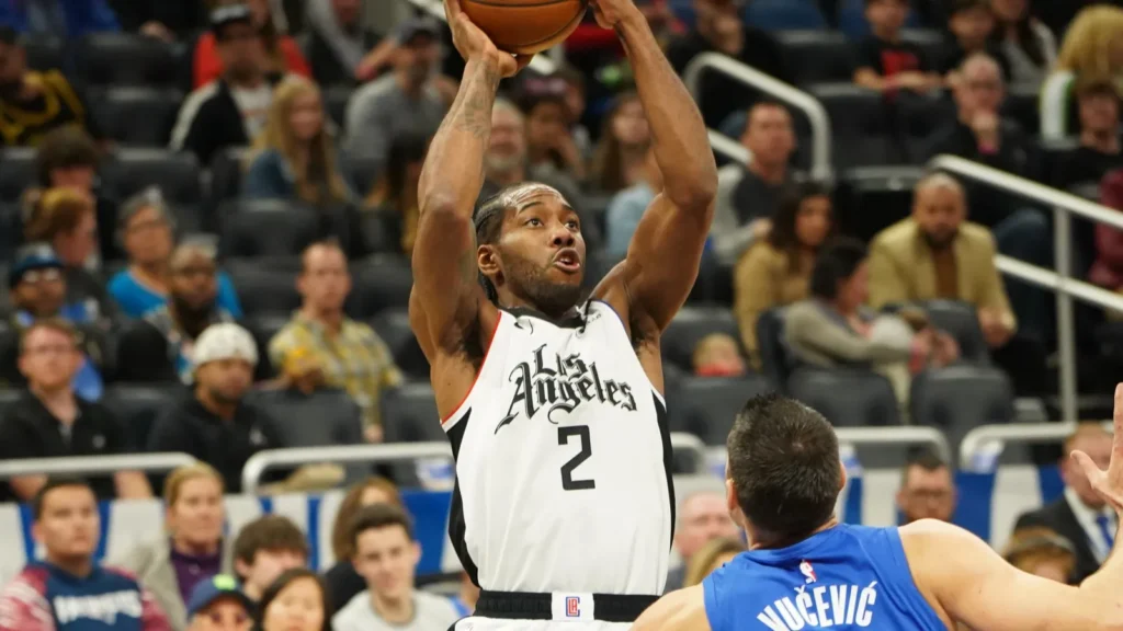 LA Clippers forward Kawhi Leonard 2 shoots a three point