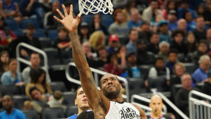 LA Clippers' Kawhi Leonard attempts to make a basket