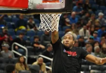 Clippers’ Kawhi Leonard pours in 45 to power win vs. Timberwolves la clippers player kawhi leonard 2 makes a dunk during