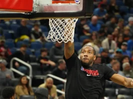 LA Clippers player Kawhi Leonard 2 makes a dunk