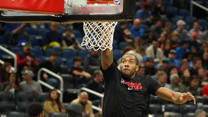 la clippers player kawhi leonard 2 makes a dunk during