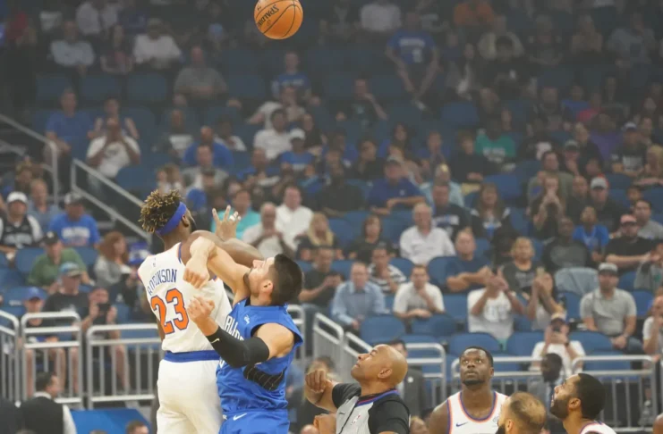 Mitchell Robinson of the New York Knicks attempts to block a Dallas Mavericks player.