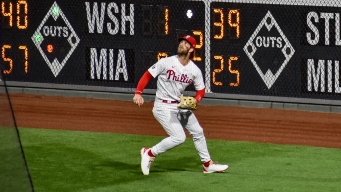Phillies player looking to catch the bowl.