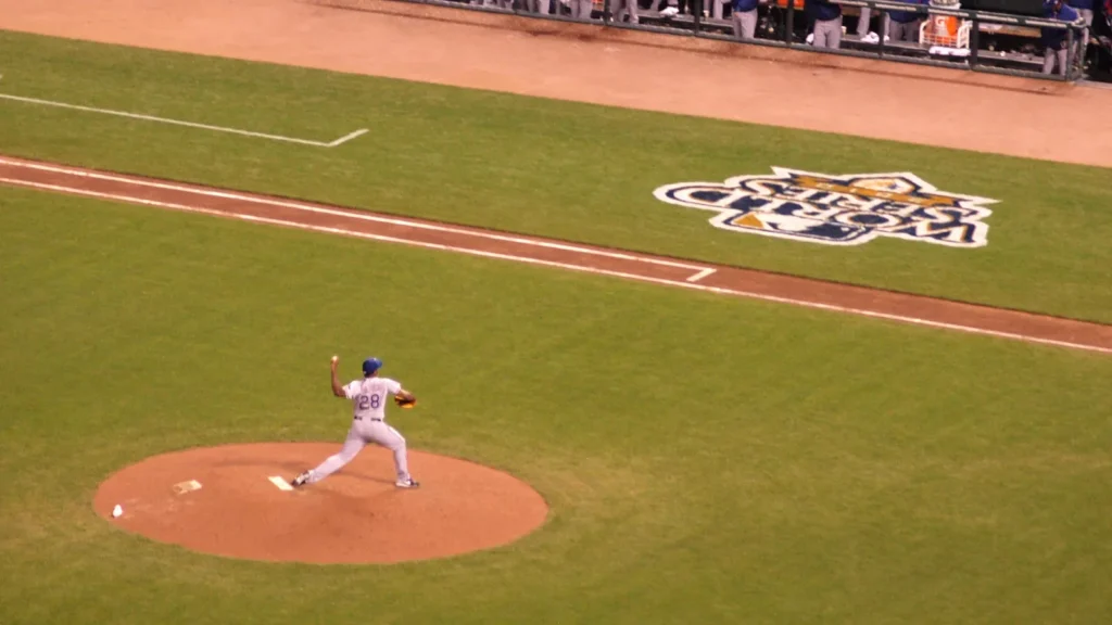 Texas Rangers Pitcher Darren Oliver throws pitch from mound