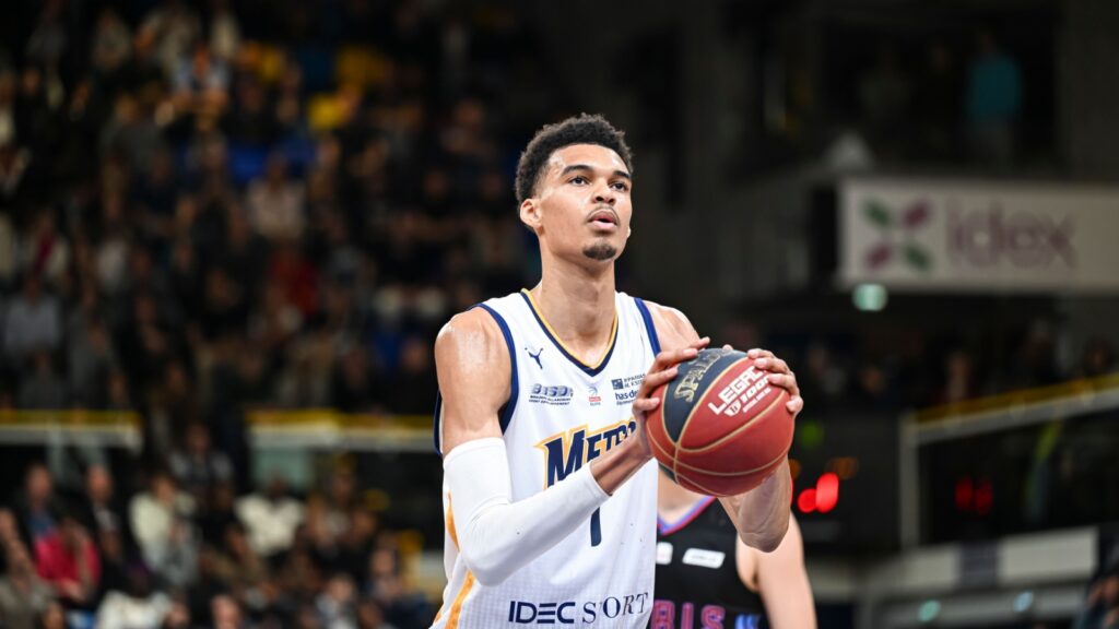 Victor Wembanyama playing basketball.