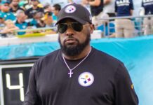 Mike Tomlin finalizes next step by signing new deal after Steelers exit Mike Tomlin at the football stadium.