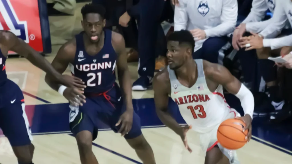 Arizona Forward Deandre Ayton Seeks to Evade Two UConn Defenders