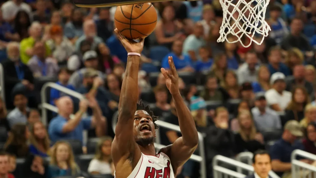 Miamis Forward Jimmy Butler makes a lay up in Amway Center