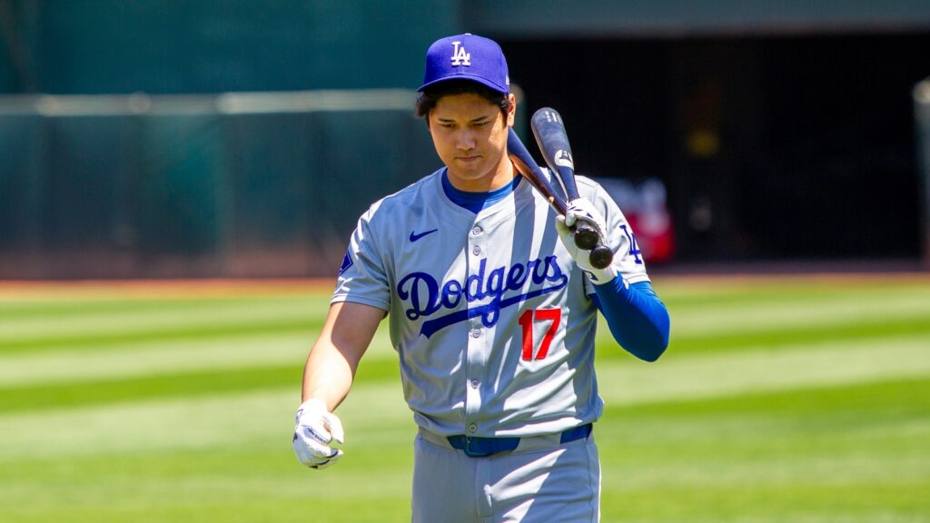 Shohei Ohtani walk on the field