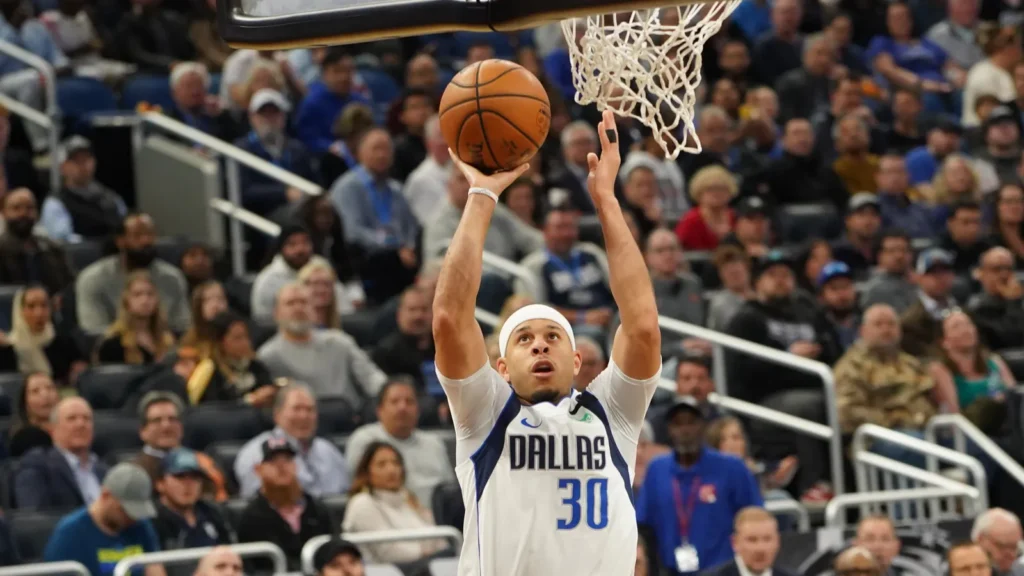 Dallas Mavericks player Seth Curry 30 makes a layup during the game at the Amway Center