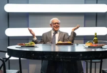 What drove the $9 million bid for Warren Buffett and Stephen Curry’s charity dinner Warren Buffett's wax figure displayed at Red Carpet