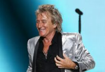 Rod Stewart’s World Cup trip creates unexpected fan backlash Singer Rod Stewart performing at the concert.