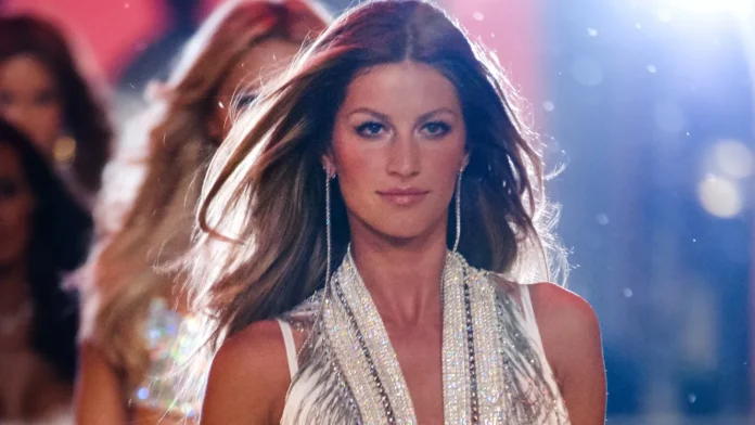 hollywood ca  november 16 gisele bundchen walks runway victorias