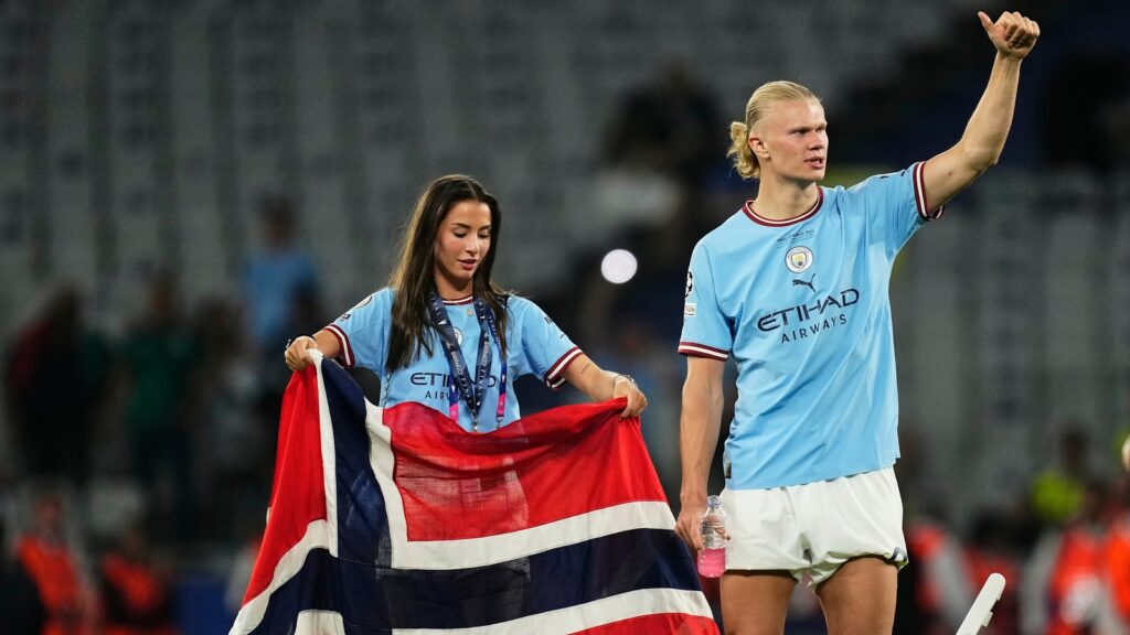 Isabel Haugseng Johansen and Erling Haaland celebrating on the pitch with the Manchester City "light blue" home jersey
