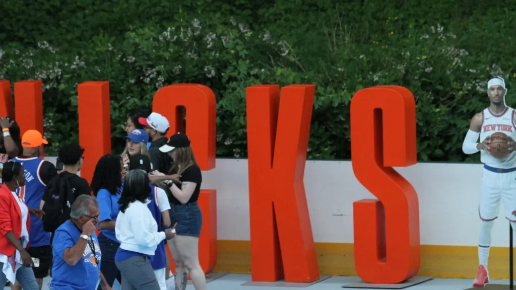Knicks vs Spurs basketball game watch party at central