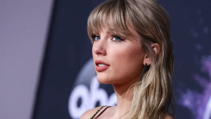 Taylor Swift attending an event.