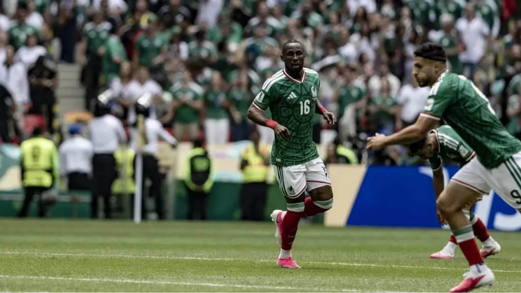 mexico city mexico 11062026  player julian quinones in a