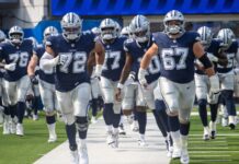 Dallas Cowboys players in navy blue uniforms.