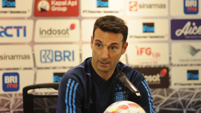 Shutterstock_Lionel Scaloni_2320045711 Lionel Scaloni during a press conference.