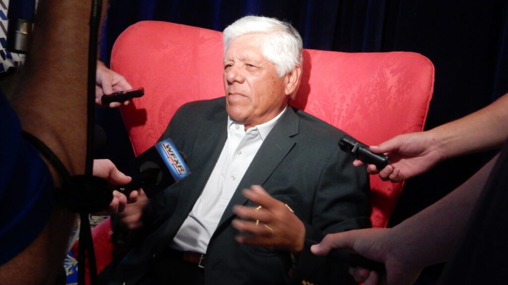 Lee Trevino speaking to reporters.