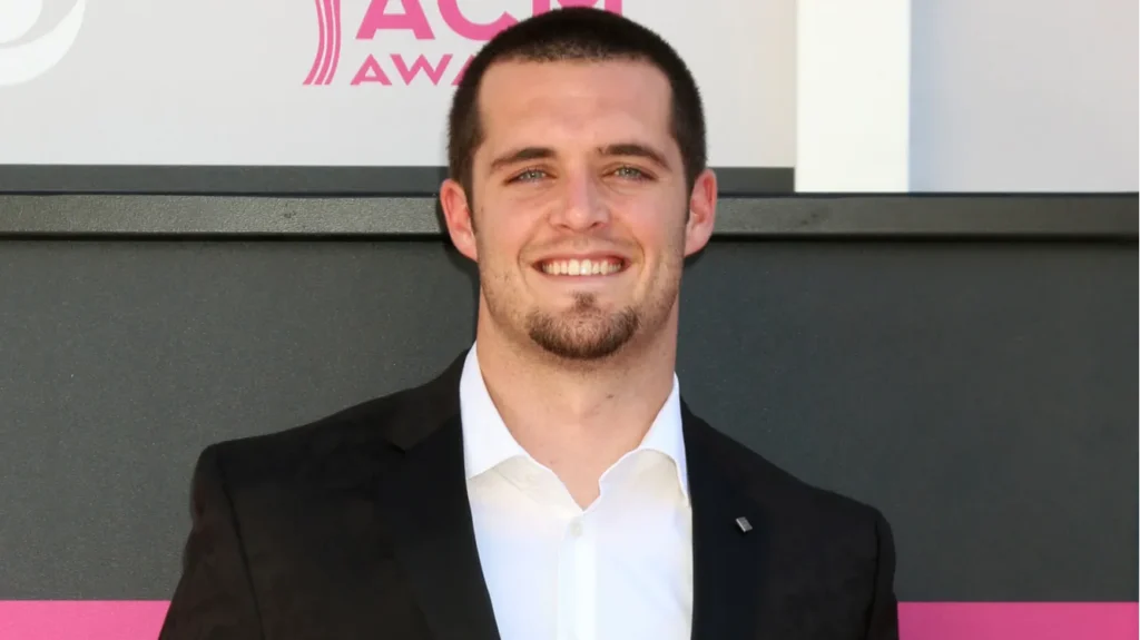 american football player derek carr