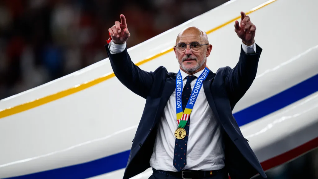 Luis De La Fuente celebrating