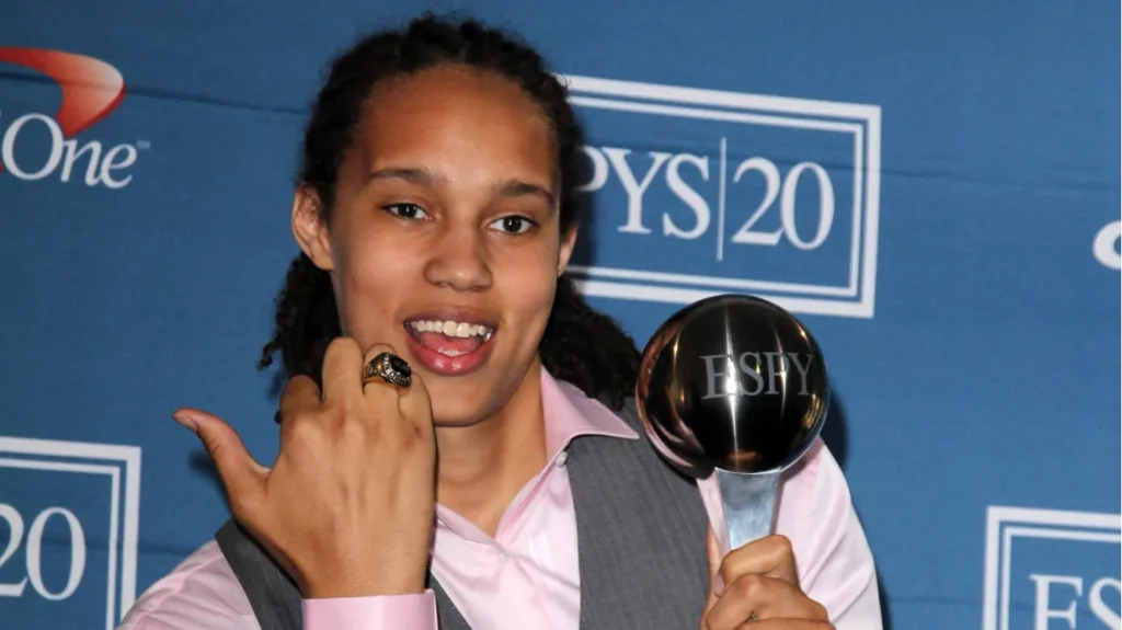 Brittney Griner holding her ESPY award in 2012