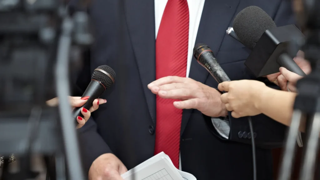 Journalists asking questions