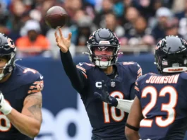 Chicago Bears throws the ball to the teammate.