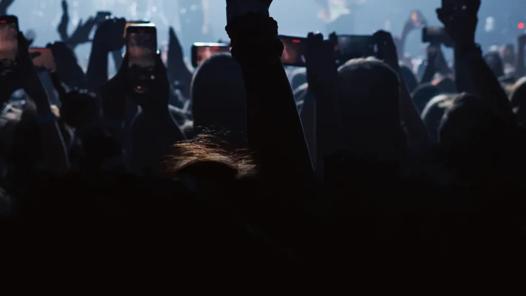 capturing memories smartphones at live concert show
