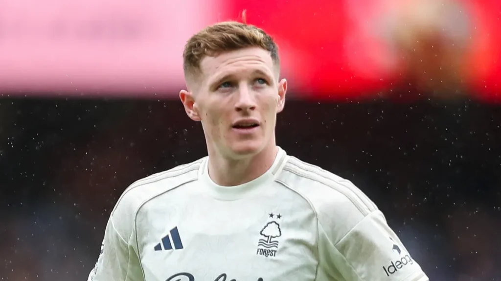 Elliot Anderson during a game