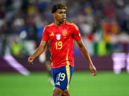 Lamine Yamal in action during the football match.