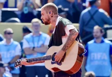 Justin Bieber performing ‘Everything Hallelujah’