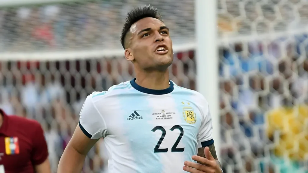 Lautaro Martínez in a game