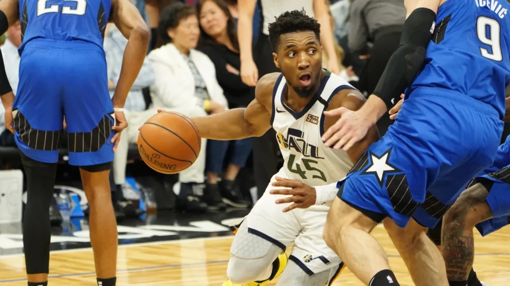 utah jazzs donavan mitchell 45 runs pass orlandos nikola vucevic
