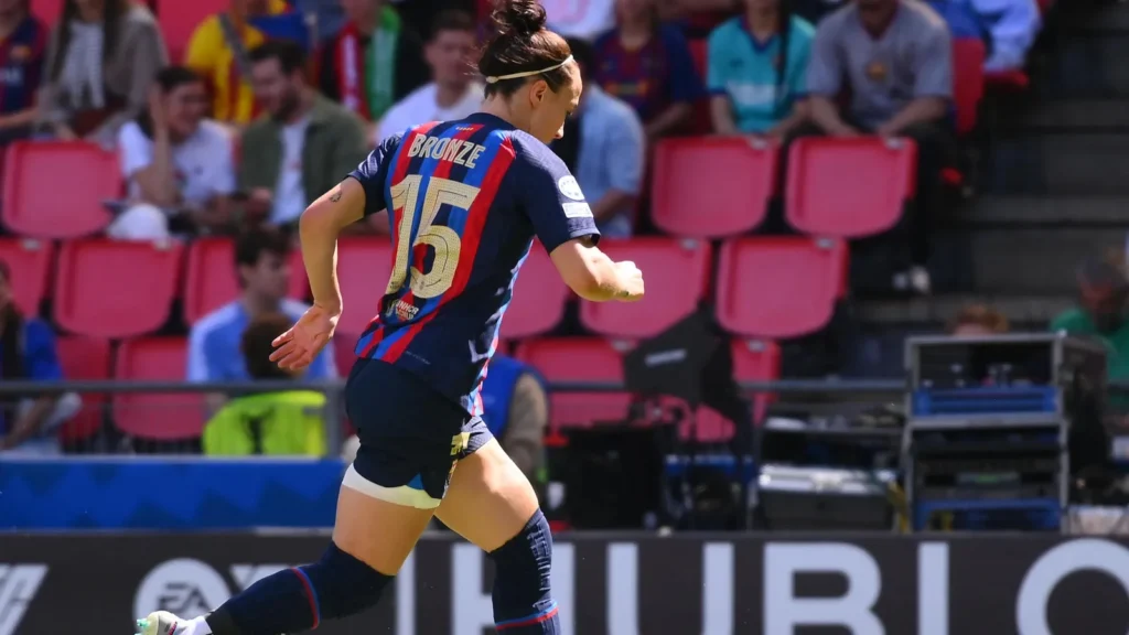 Lucy Bronze in action